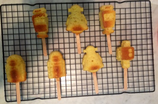 Cake Pops Pre Decorating